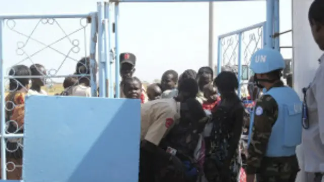 لجأ عدد كبير من السكان إلى معسكر الأمم المتحدة.