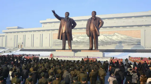 金日成、金正日塑像