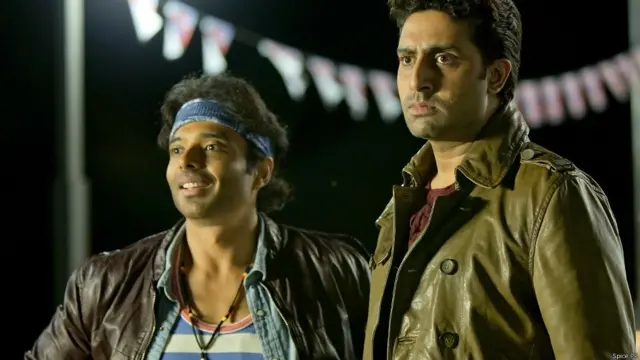 ’دھوم‘ سیریز کی تیسری فلم ’دھوم 3‘ جمعے کو ریلیز ہو رہی ہے۔ ’دھوم‘اور ’دھوم 2‘ کی طرح اس فلم میں بھی ابھیشیک بچن اور ادے چوپڑا کے اہم کردار ہیں۔