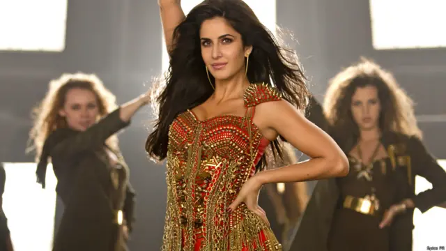 ’دھوم 3‘ کے ہدایت کار وکٹر بینرجی ہیں اور پریتم نے موسیقی دی ہے۔ 