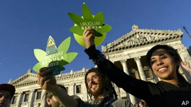 Manifestantes a favor de la marihuana