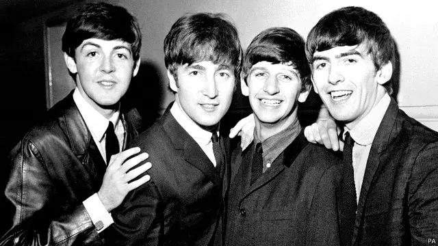 The Beatles (dari kiri ke kanan) Paul McCartney, John Lennon, Ringo Starr, dan George Harrison.