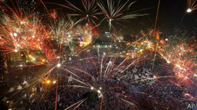 Celebraciones en la plaza Tahrir, después del derrocamiento de Morsi