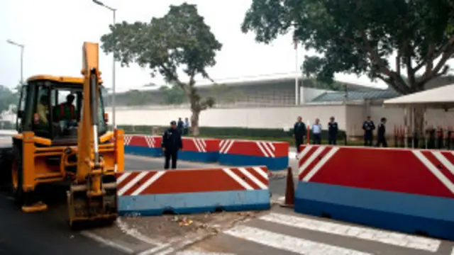 بھارتی حکومت نے دہلی میں امریکی سفارت خانے کے اردگرد پارکنگ کی(غیر اعلانیہ) اجازت ختم کر دی ہے