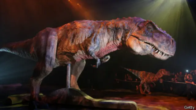 Спектакль "прогулки с динозаврами"