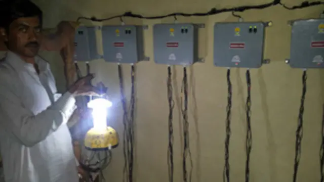 ایک لیٹر مٹی کا تیل ہر ہفتے لگتا تھا لیکن اب 80 سے 100 روپے کی بچت ہوتی ہے: محمد امیر