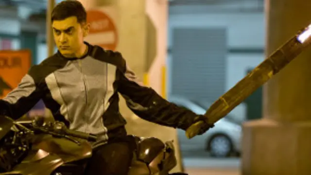 دغه فلم کې د هند مشهور فلمي ستوري عامرخان، ابهېشک بچن او قطرینه کیف مرکزي رول لوبولی.