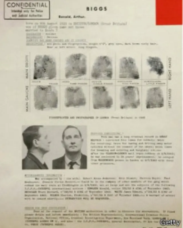 Documento com foto e digitais de Biggs (Arquivo/Getty)
