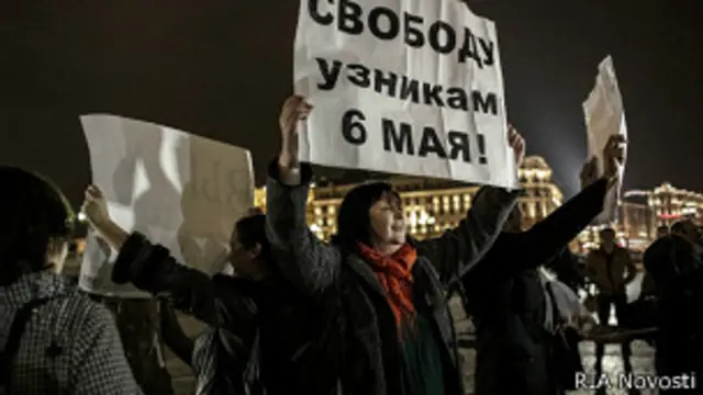 Активисты с плакатами