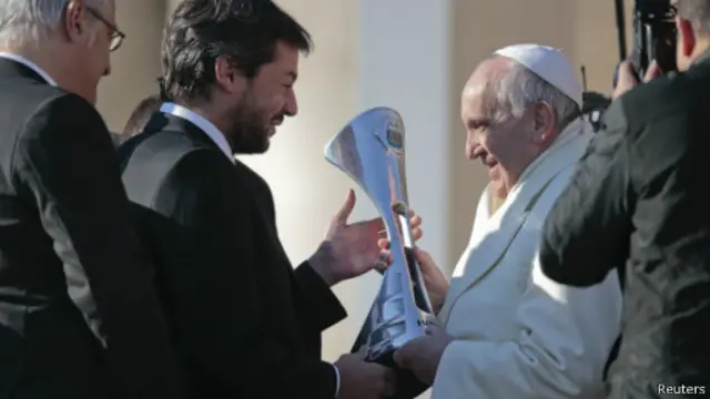 Paus dan tim San Lorenzo