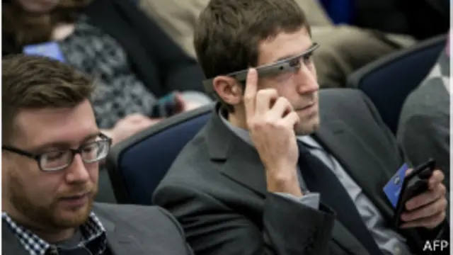 وصل البعض إلى حد القول ب"استحالة" الخصوصية مع شيوع استخدام نظارات غوغل أو أي منتجات مشابهةالاستخدام.