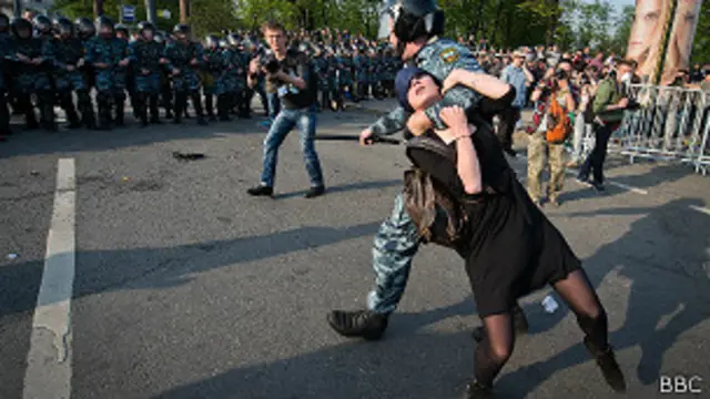 Разгон митинга на Болотной площади 6 мая 2012 года