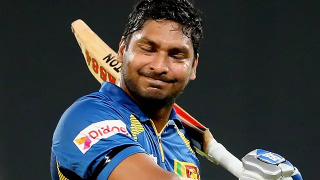 سری لنکا کے عظیم کھلاڑی کمار سنگاکارا 23 رنز بنا کر شاہد آفریدی کا پہلا شکار بن گئے