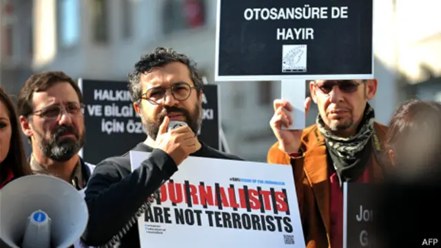 土耳其记者抗议政府限制新闻自由