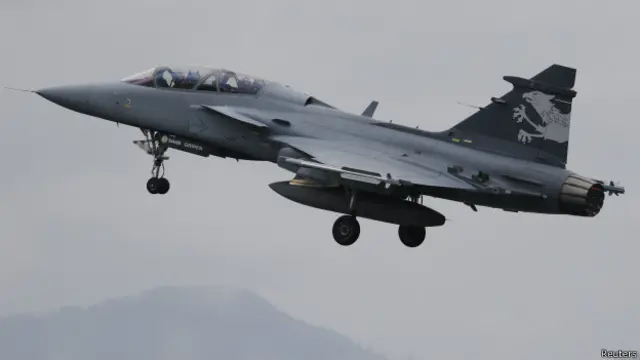 Caça sueco Gripen (foto: Reuters)