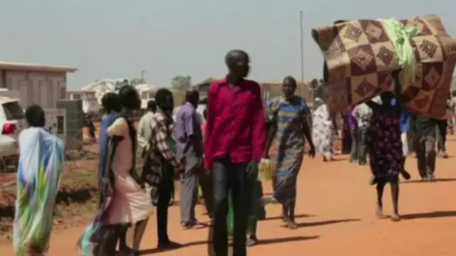 تقول الأمم المتحدة إن نحو 20 ألف شخص قد لجأوا الى بعثتها في جوبا.