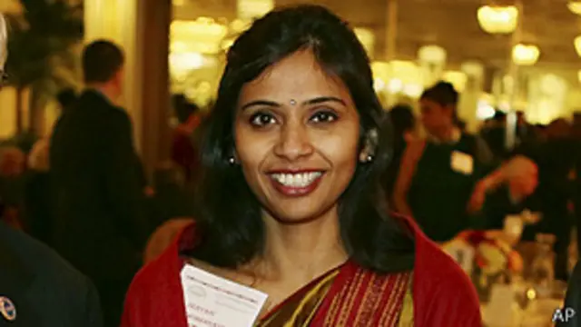 දිව්යානි අත්අඩංගුවට ගනු ලැබීම තානාපති වරප්රසාද උල්ලංඝනයක් බවත් පැවසෙයි.