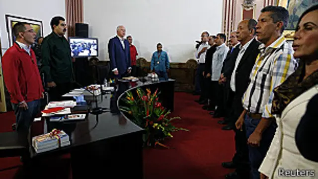 Nicolás Maduro y líderes opositores