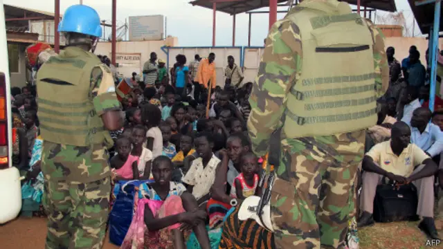 قال الأمم المتحدة إن نحو 20 ألف شخص قد لجأوا إلى بعثتها في جوبا.