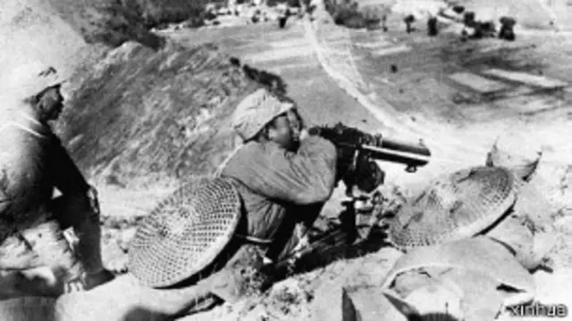 毛领导的军事斗争同时起到动员公众，灌输国家意识的作用