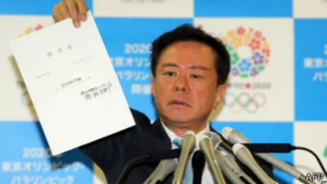 豬瀨直樹稱「獻金」是個人借貸