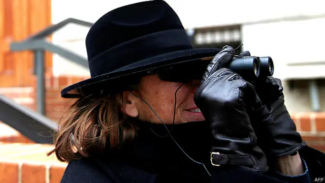 अमरीकी अदालत ने भी एनएसए के निगरानी कार्यक्रमों को गैरक़ानूनी करार दिया है.