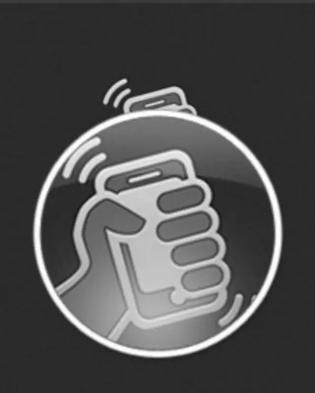 یکی از ویژگیهای ویچت امکانی به نام 'تکان دادن' (Shaking) است که کاربر میتواند با استفاده از تکان دادن گوشی خود، کاربران دیگر را در دور و بر خود پیدا کرده و با آنها گفتوگو کند