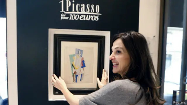 كانت لوحة "رجل القبعه" التى فاز بها جونابو قد اشترتها جمعية خيرية تعمل من أجل إنقاذ مدينة صور اللبنانية الأثرية.