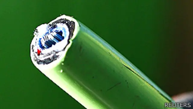 Cable de fibra óptica.