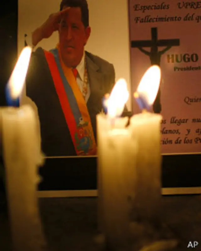 Velas en honor a Chávez
