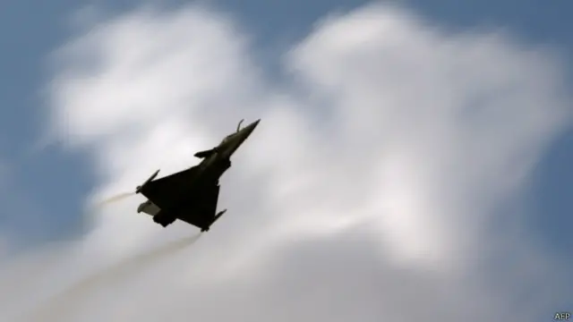 فرانسیسی فضائیہ کے رافیل طیاروں نے حملے میں حصہ لیا 