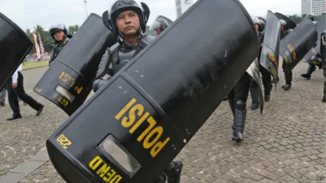 Kompolnas memiliki daftar jenderal bintang tiga yang berpotensi menjadi calon kapolri.