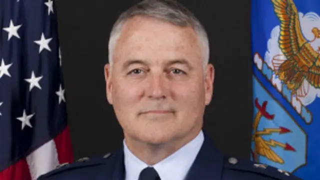 جنرل کیرے دو سٹار جنرل تھے اور امریکہ میں تین فضائی اڈوں پر بین البراعظمی میزائلوں کی دیکھ بھال کے ذمہ دار تھے