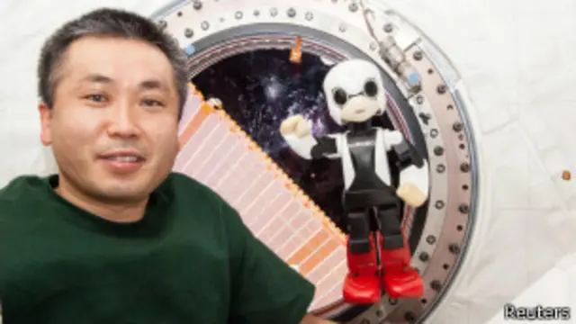 ဂျပန် အာကာသယာဉ်မှူးနဲ့ စကားပြောတဲ့ စက်ရုပ်ငယ်။