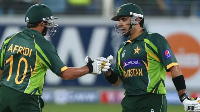 مصباح اور آفریدی کے درمیان شراکت اچھی رہی اور آخر پانچ اوور میں پچاس رن بنے۔