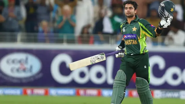 پکستان کی اننگز میں احمد شہزاد نے سنچری سکور کی اور مجموعی طور پر 124 رن بنائے۔