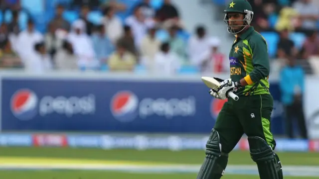 شرجیل خان نے پہلے میچ میں نصف سنچری سکور کی تھی مگر اس میچ میں جلد ہی آؤٹ ہو گئے۔