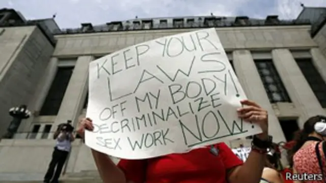 منتقدان چنین قوانینی میگویند به این ترتیب تجارت سکس، زیرزمینی میشود بدون آنکه شرایط برای روسپیها تغییر کند.