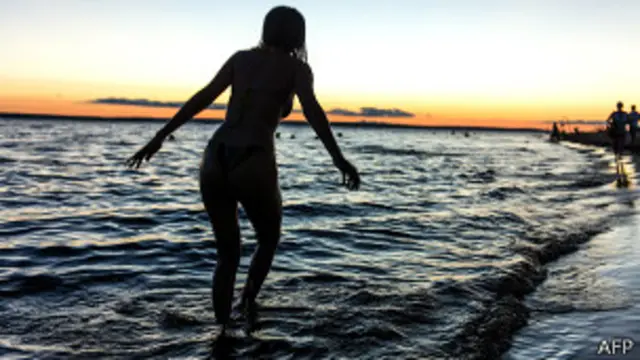  පාලි ගැනීමේ ඡායාරූප අන්තර්ජාලයට දහස් ගණනින් එක් වෙමින් ඇත.