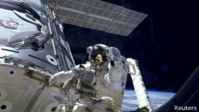  کرسمس کے تحائف میں خلا بازوں کے لیے تازہ پھل بھی شامل ہیں