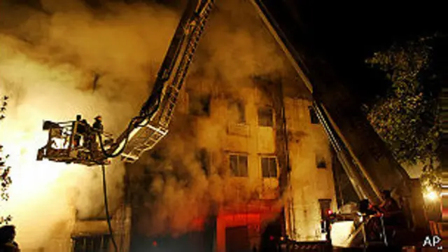 آگ سنہ 2012 میں 24 نومبر کو سنیچر کی رات نو منزلہ فیکٹری میں لگی تھی