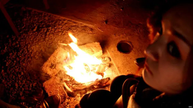 دختران هم در جشن شب یلدا گردهم آمده بودند.