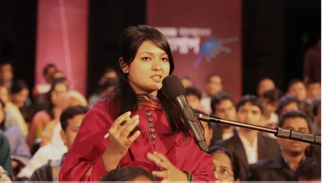 প্রশ্ন করছেন একজন দর্শক