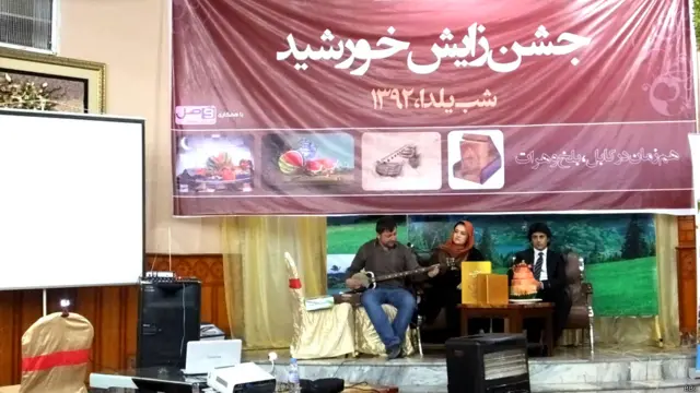 در شهر مزارشریف چند مراسم بزرگ برای شب یلدا برپا بود. با موسیقی محلی و مشاعره و شهنامه خوانی. (عکس: علی یاسر)