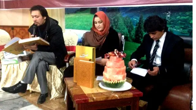 رضا محمدی شاعر افغان هم در جشن بزرگداشت از شب یلدا در مزارشریف شرکت کرد و شعر و شهنامه خواند.