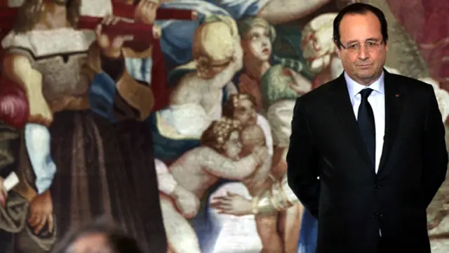 كان الرئيس الفرنسي قد قال إن وزير الداخلية مانويل فال قد عاد توا "سالما معافى" من زيارة للجزائر، مضيفا ان ذلك لوحده يعتبر "انجازا كبيرا"