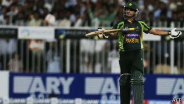 محمد حفیظ اور احمد شہزاد کی شراکت میں ایک سو ساٹھ رنز بنے