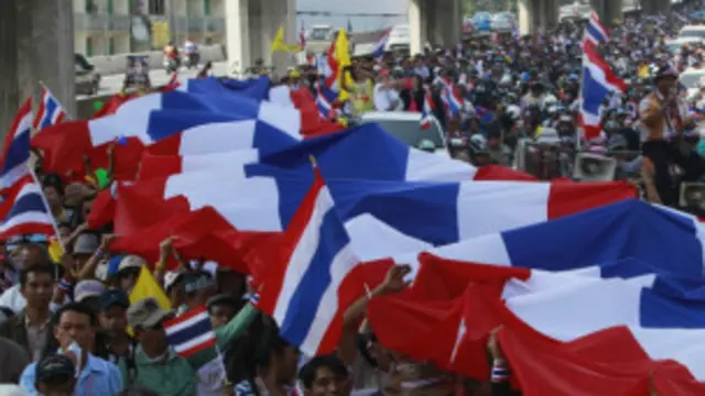 سٹیڈیم کے گھیراؤ کے بعد اب امیدواروں کی رجسٹریشن کا عمل بنکاک کے تھانوں میں جاری ہے