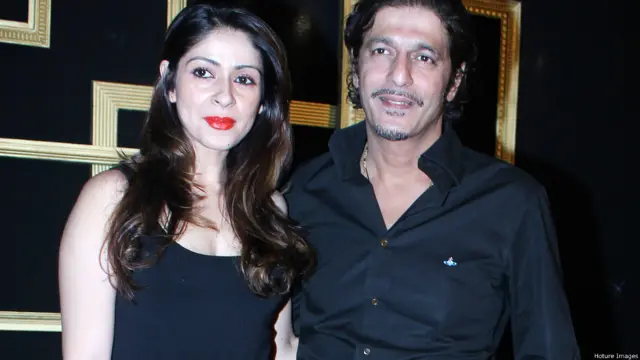 चंकी पांडे अपनी पत्नी भावना पांडे के साथ 