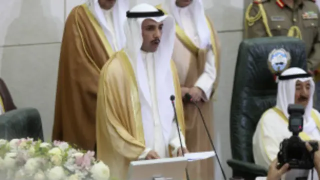 رئيس مجلس الأمة مرزوق الغانم هو الذي أعلن خبر استقالة الحكومة.